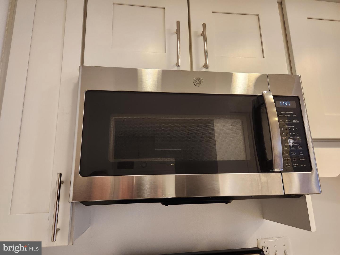 2725 Connecticut Avenue Northwest, Unit 406 Washington, DC 20008 - Photo 10 of 24 a living room with a sink and a mirror