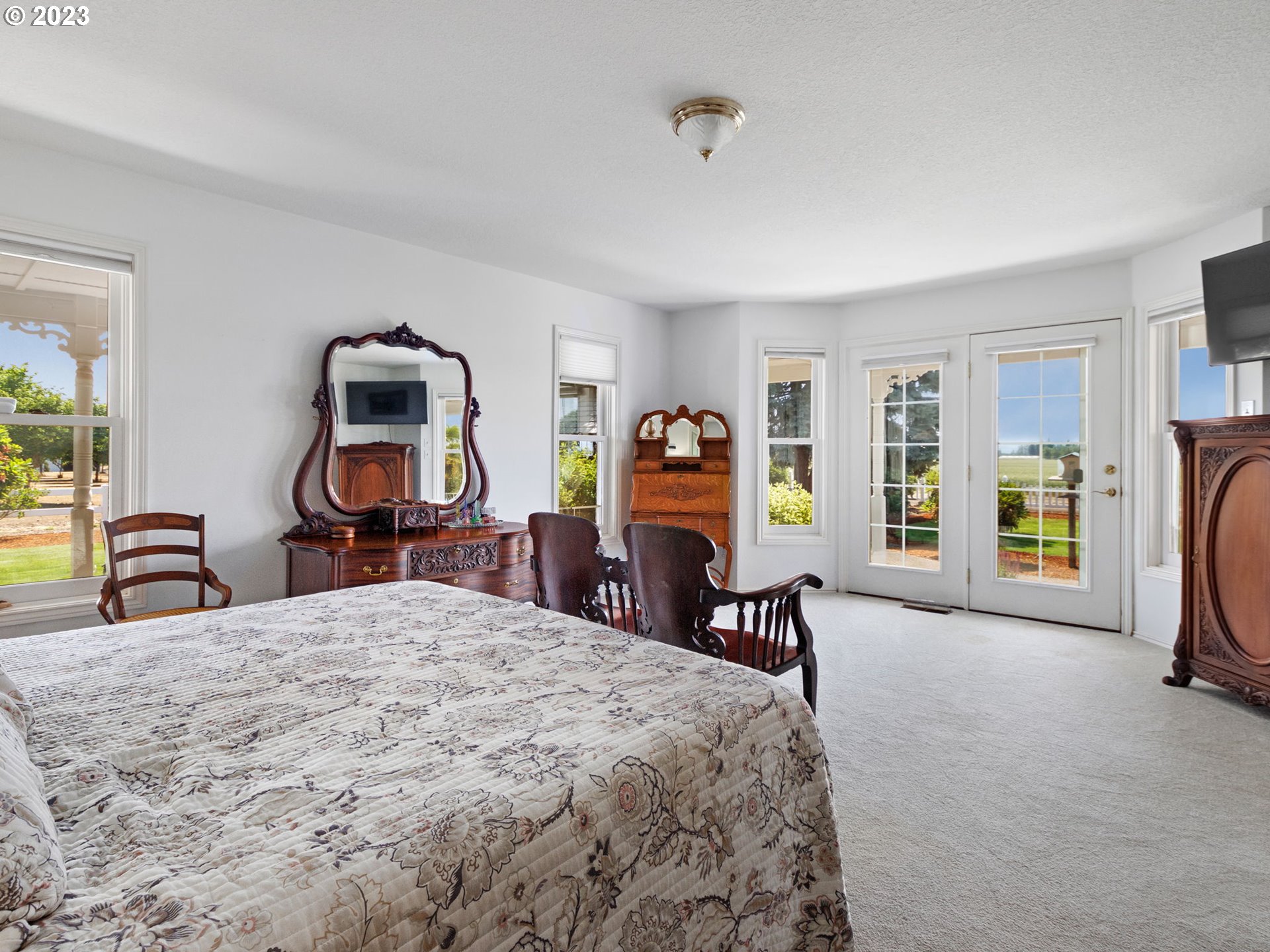 29600 South Dryland Road Canby, OR 97013 - Photo 20 of 48 a bed room with furniture and a window