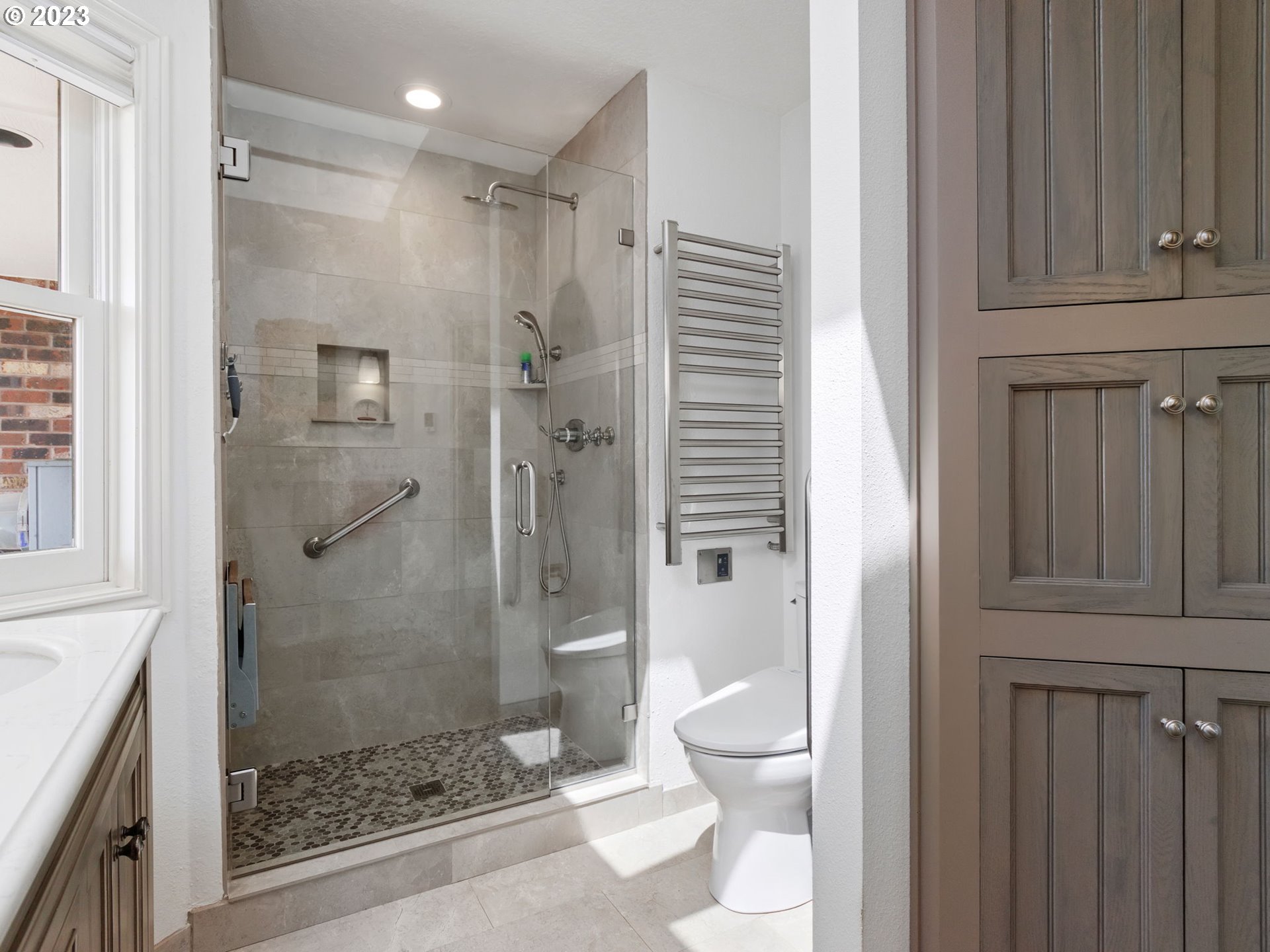 29600 South Dryland Road Canby, OR 97013 - Photo 22 of 48 a bathroom with a shower and a toilet