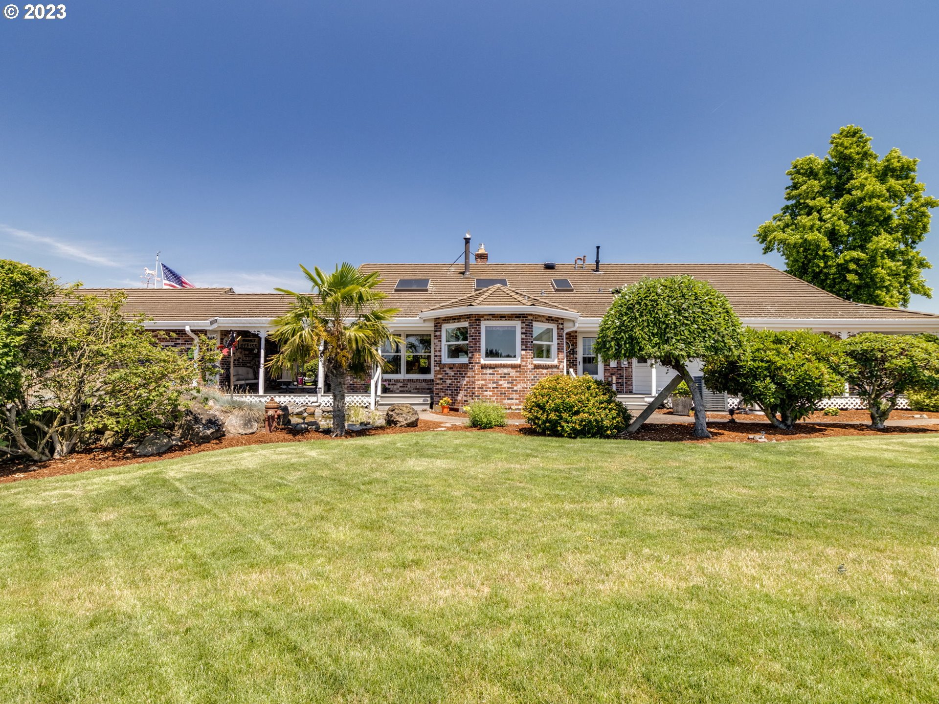 29600 South Dryland Road Canby, OR 97013 - Photo 6 of 48 a view of a house with swimming pool and porch