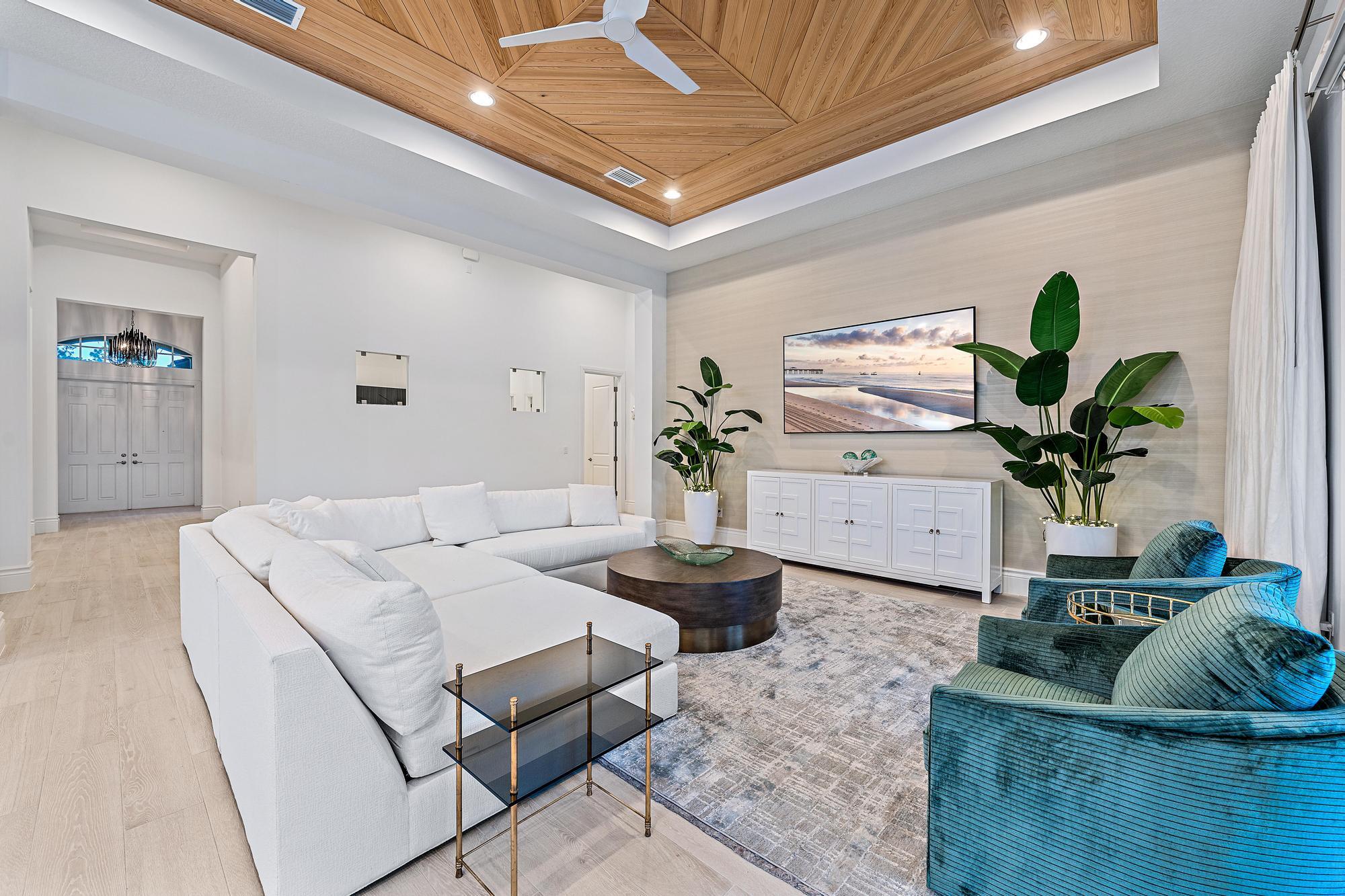 10096 Calabrese Trail Jupiter, FL 33478 - Photo 18 of 58 a living room with furniture and a potted plant