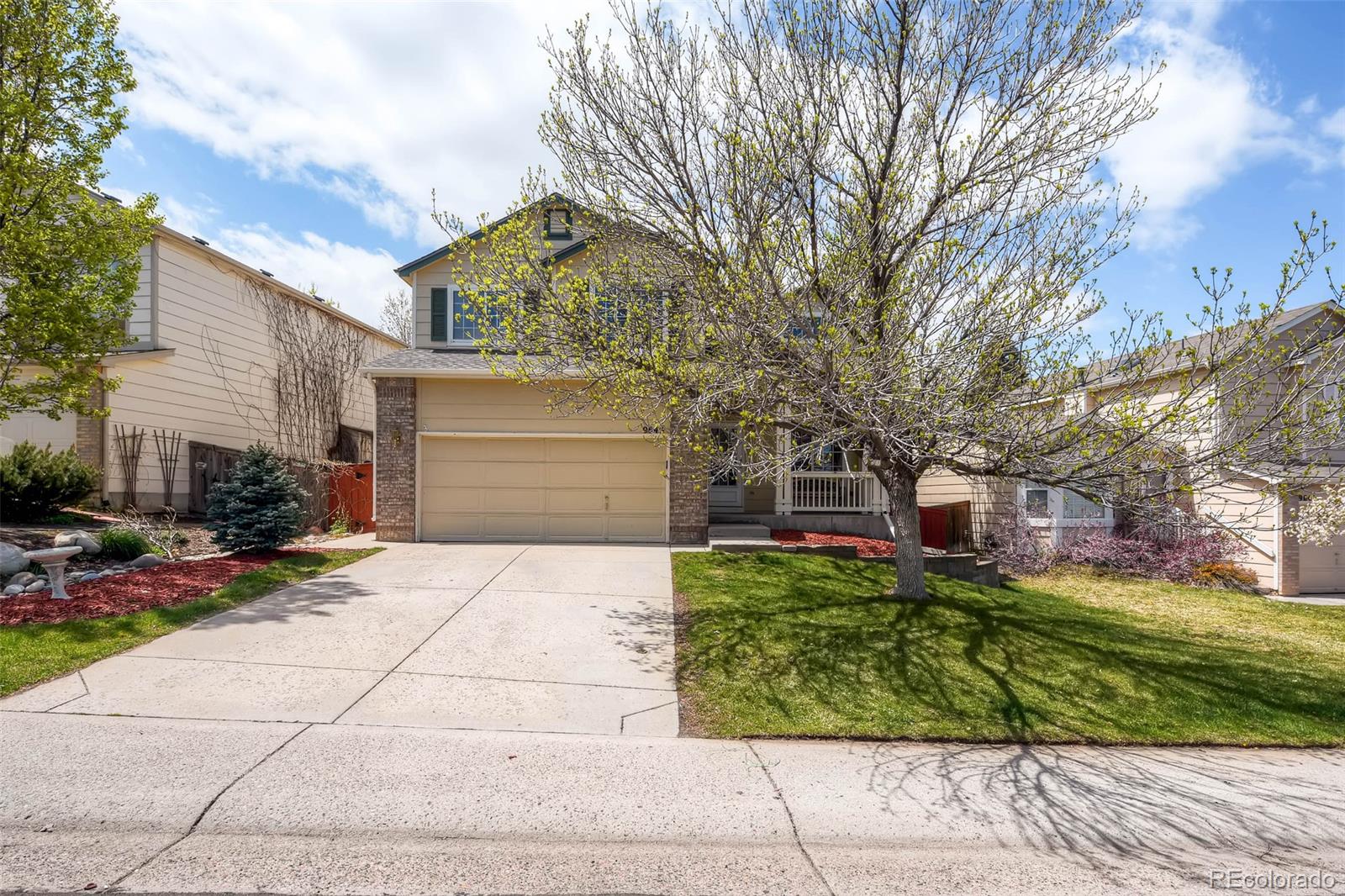 9645 South Castle Ridge Circle Highlands Ranch, CO 80129 - Photo 2 of 28 a front view of a house with garden