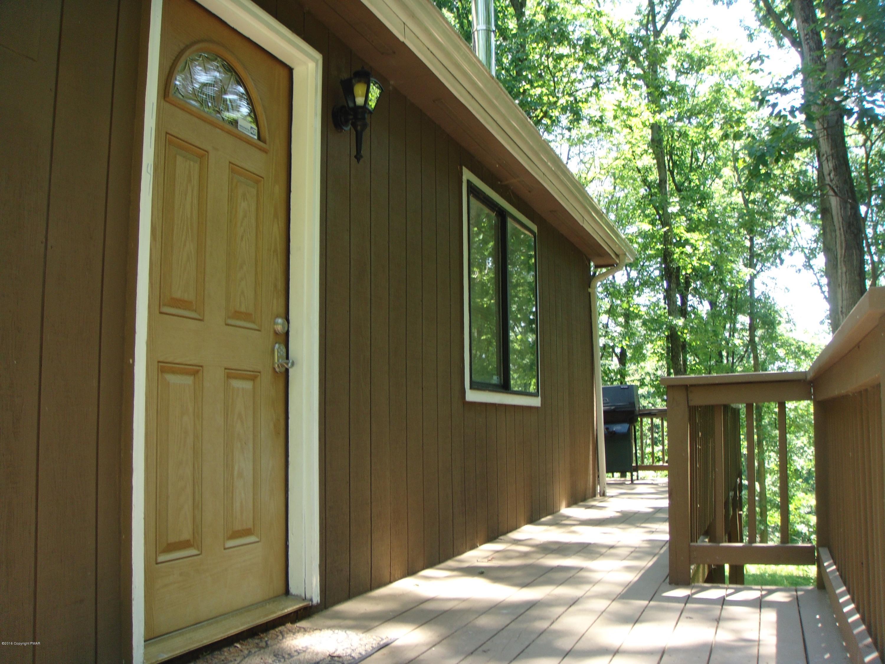 114 Doe Loop Bushkill, PA 18324 - Photo 3 of 24 Front Entrance