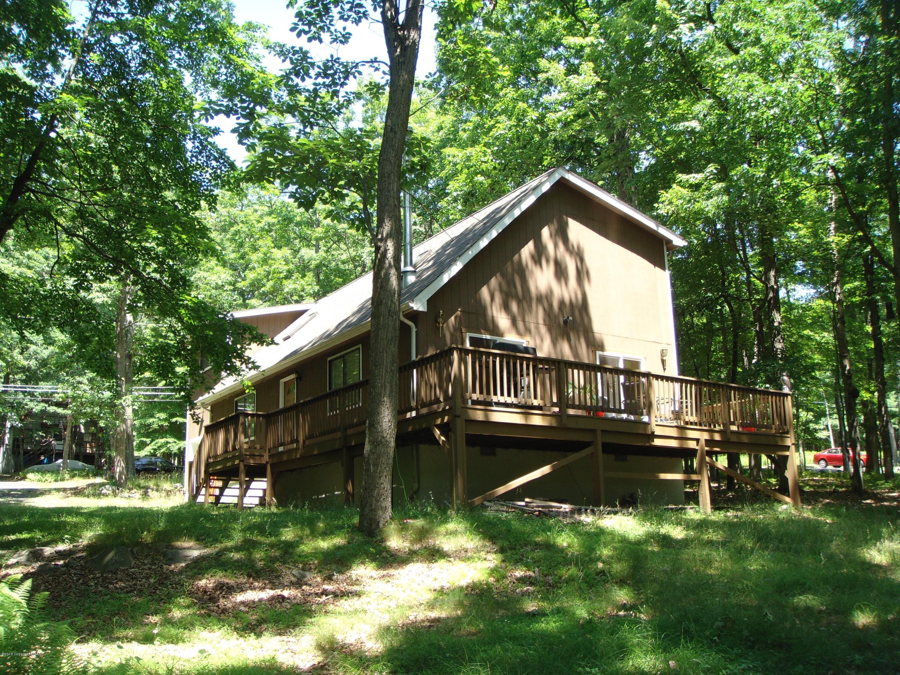 114 Doe Loop Bushkill, PA 18324 - Photo 5 of 24 View of the Back