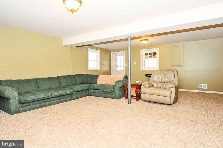 7801 Cliffside Court Springfield, VA 22153 - Photo 22 of 30 a living room with furniture and a couch