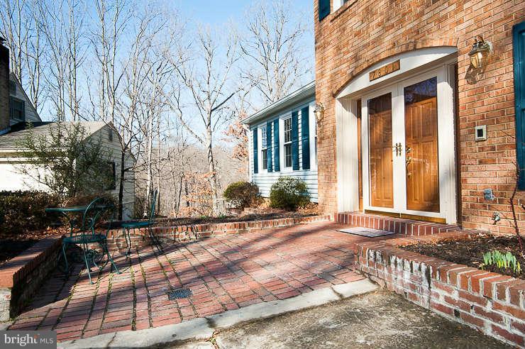 7801 Cliffside Court Springfield, VA 22153 - Photo 25 of 30 a view of a house with a yard