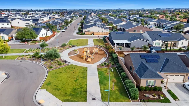 $519,700 | 6157 East Garland Avenue, Fresno, CA 93727