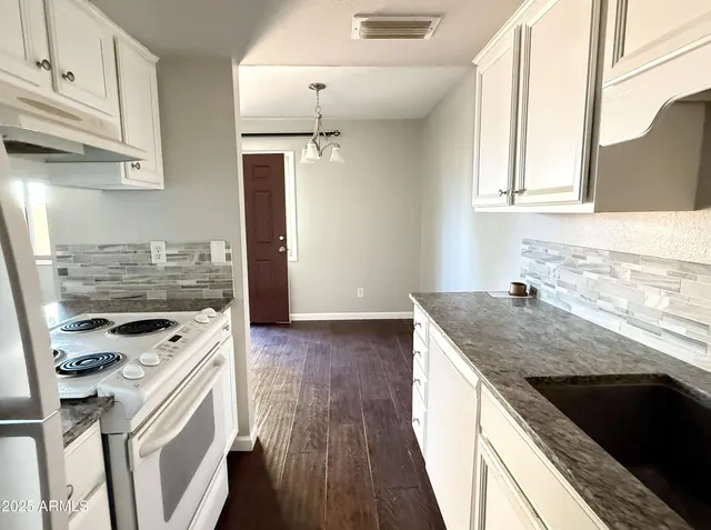 $1,695 | 8125 East Glenrosa Avenue, Scottsdale, AZ 85251