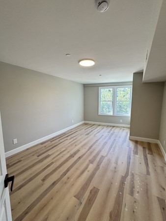 605 Millbury Street Worcester, MA 01607 - Photo 6 of 33