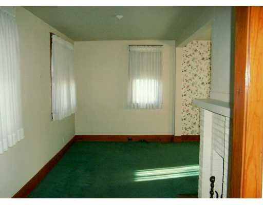 4221 New Texas Road Plum, PA 15239 - Photo 2 of 8 Living Room.