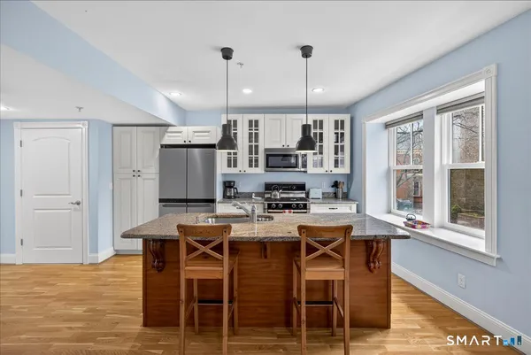 $475,000 | 629 Chapel Street, Unit 2B, New Haven, CT 06511