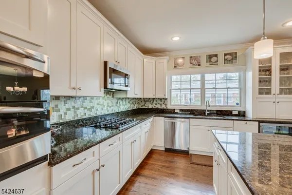 $1,049,999 | 197 Amboy Avenue, Metuchen, NJ 08840