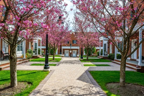 $1,049,999 | 197 Amboy Avenue, Metuchen, NJ 08840