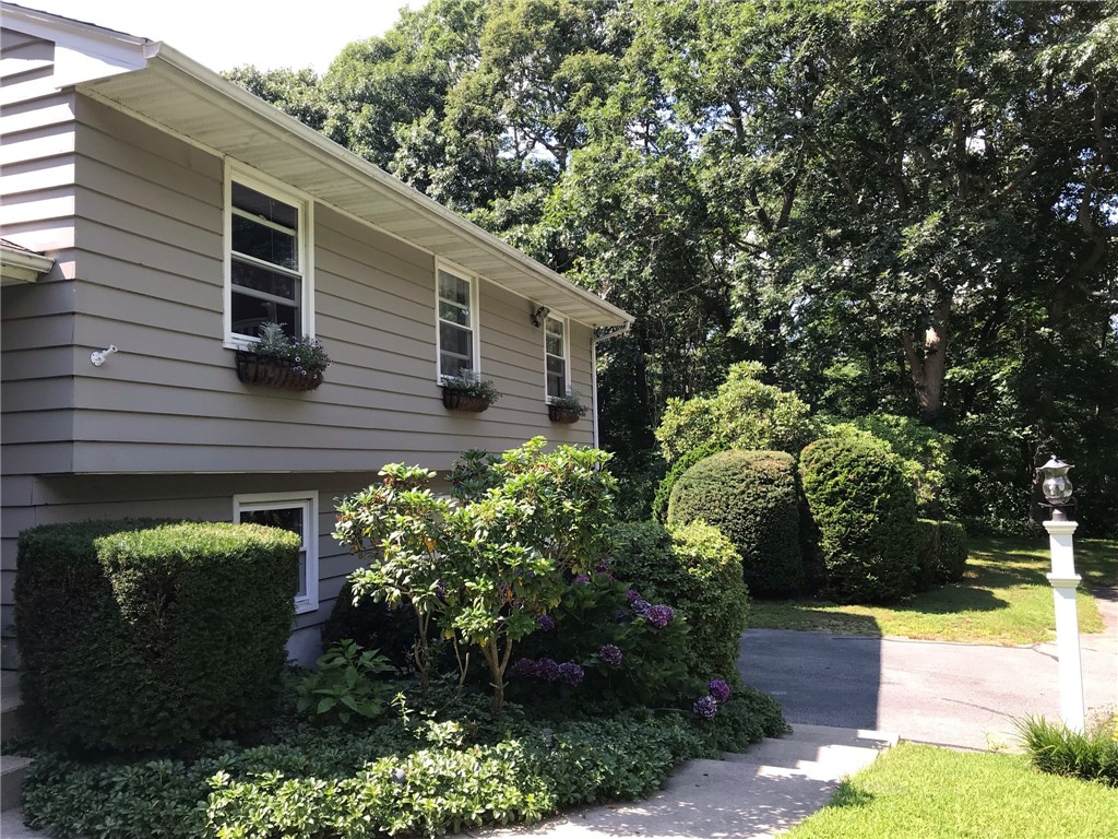 372 Post Road Westerly, RI 02891 - Photo 3 of 49