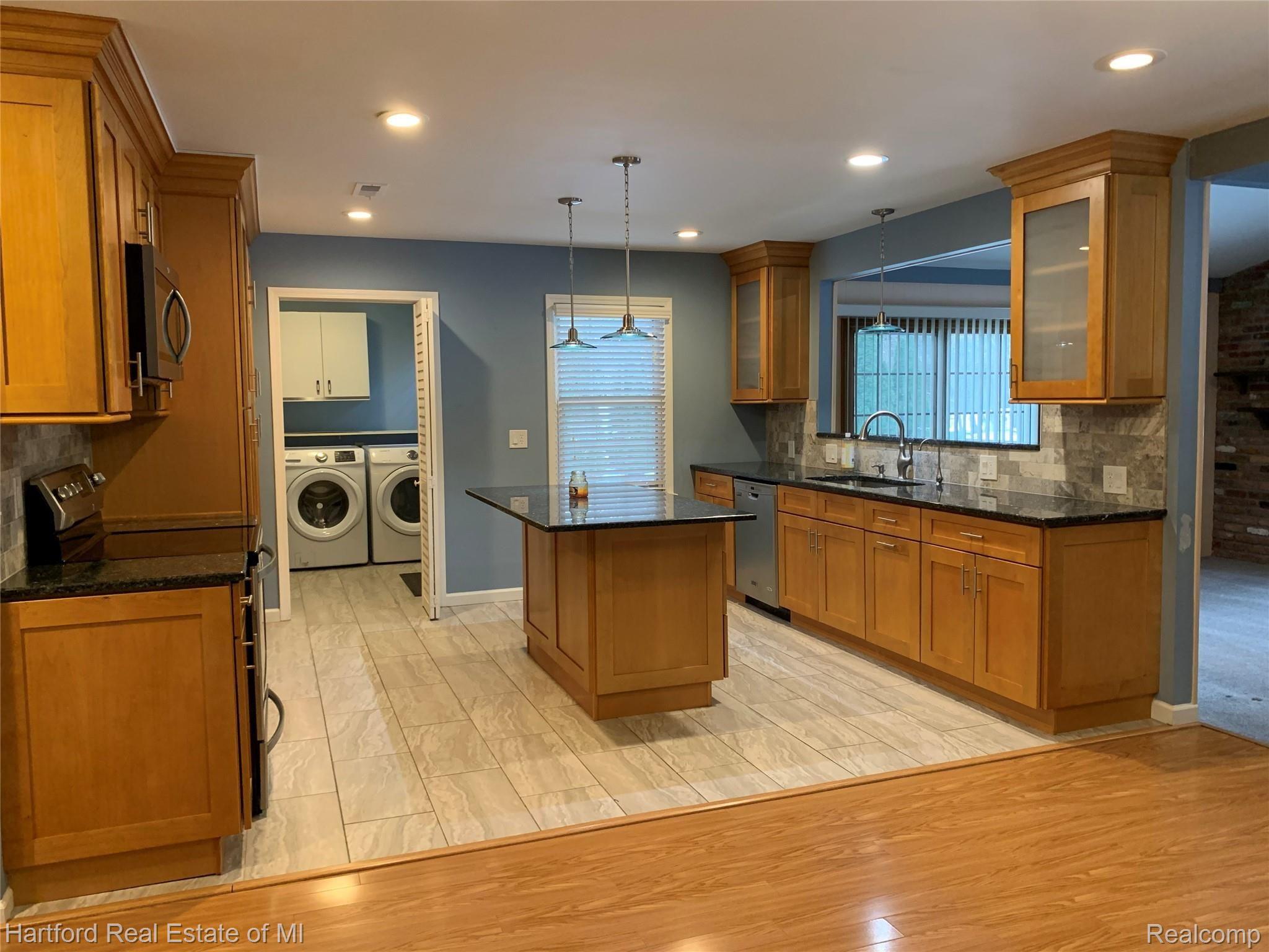 23895 Gill Road Farmington, MI 48335 - Photo 5 of 41 Kitchen