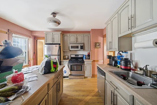 $379,900 | 571-573 Carew Street, Springfield, MA 01104