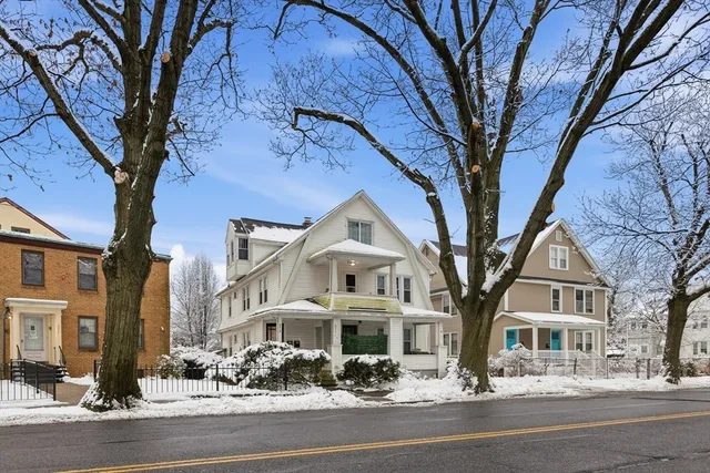 $379,900 | 571-573 Carew Street, Springfield, MA 01104