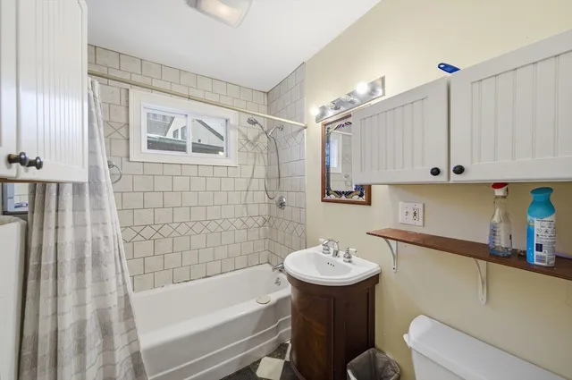 $379,900 | 571-573 Carew Street, Springfield, MA 01104