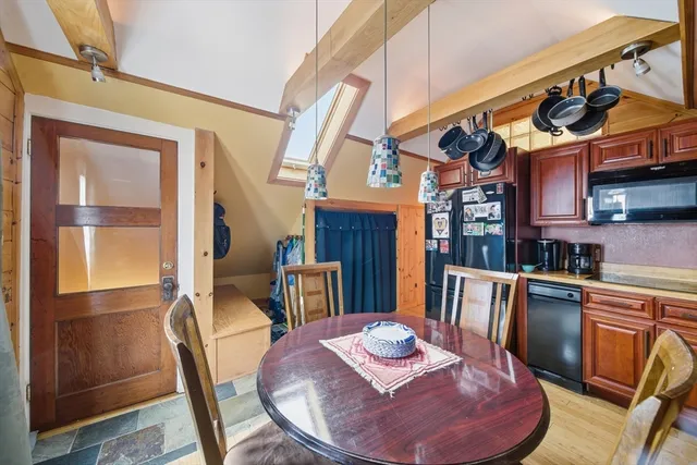 $379,900 | 571-573 Carew Street, Springfield, MA 01104