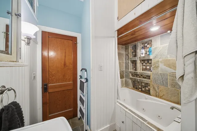 $379,900 | 571-573 Carew Street, Springfield, MA 01104