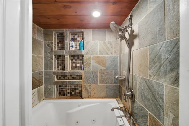 $379,900 | 571-573 Carew Street, Springfield, MA 01104