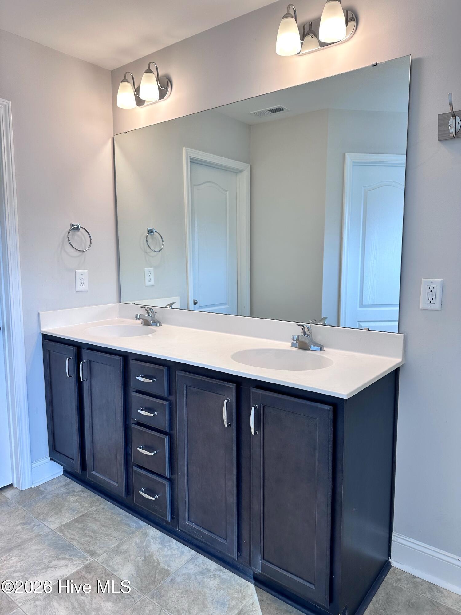 1001 Ferry Spring Lane Jacksonville, NC 28546 - Photo 42 of 51 Mstrbath(1)