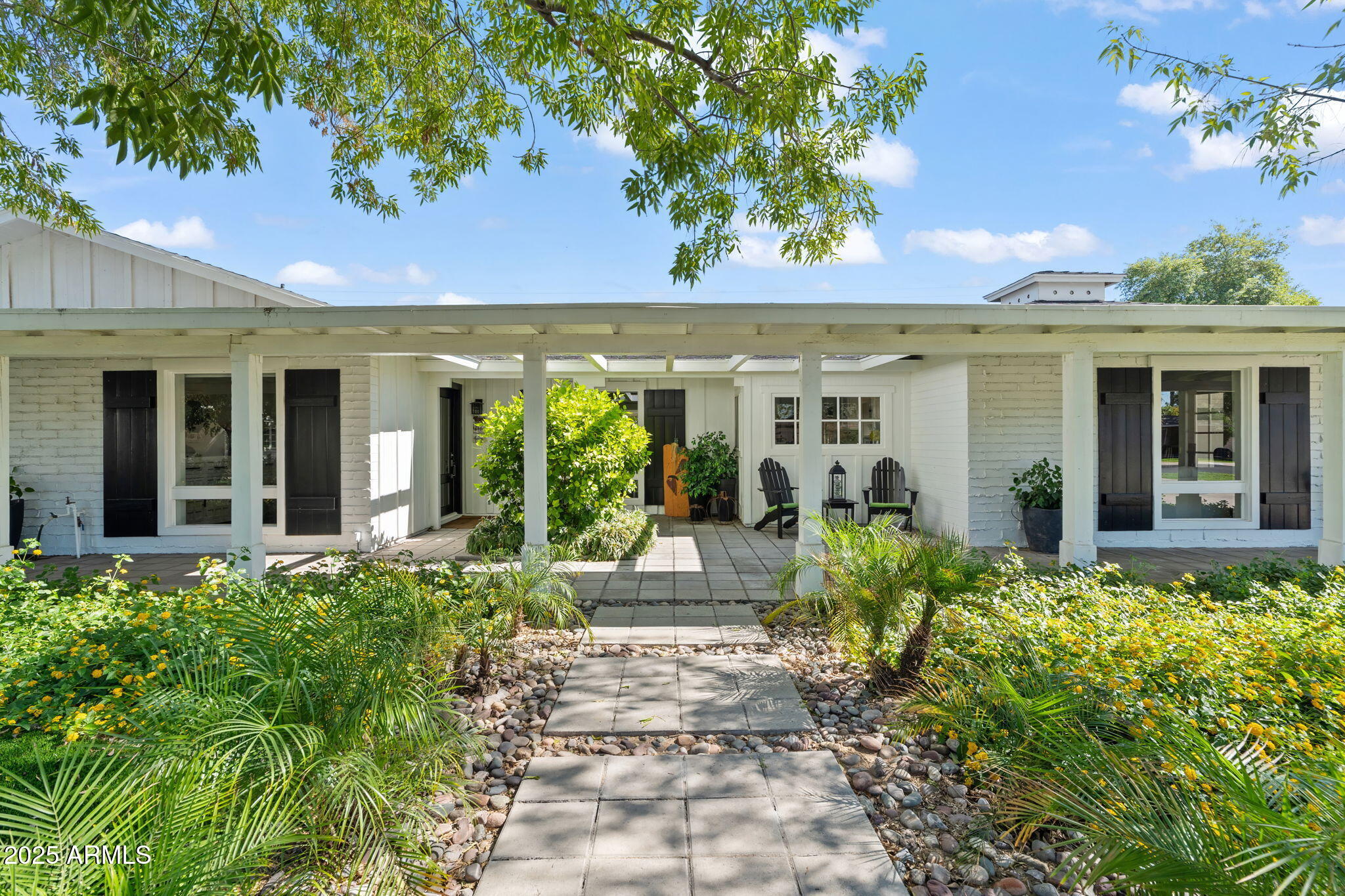7519 North 12th Avenue Phoenix, AZ 85021 - Photo 3 of 52 a front view of a house with garden
