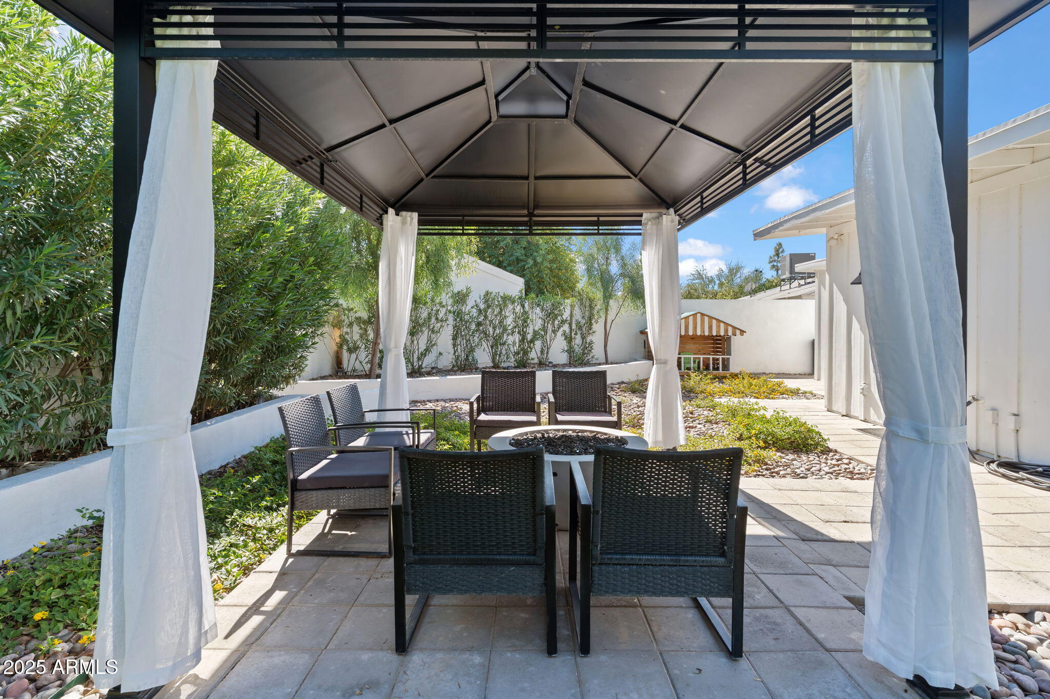 7519 North 12th Avenue Phoenix, AZ 85021 - Photo 44 of 52 a outdoor view with a sitting space