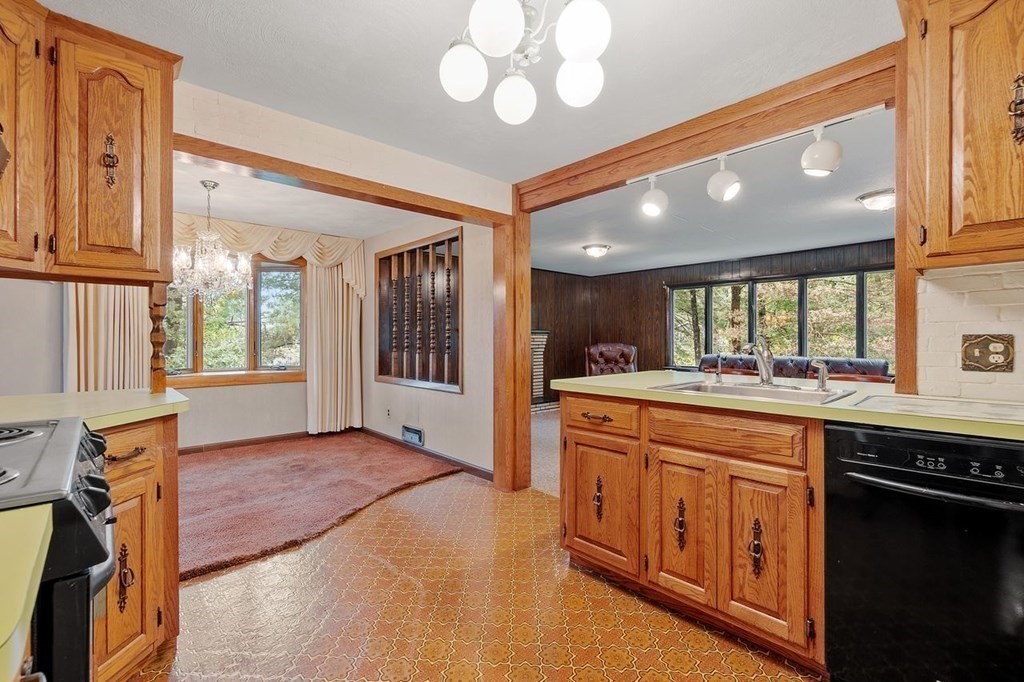 8 Symphony Road Peabody, MA 01960 - Photo 9 of 36 Gallery Image 9