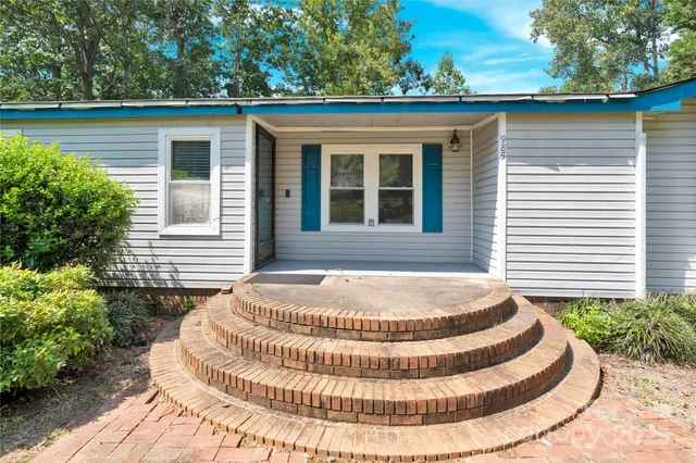 a view of a house with a tub