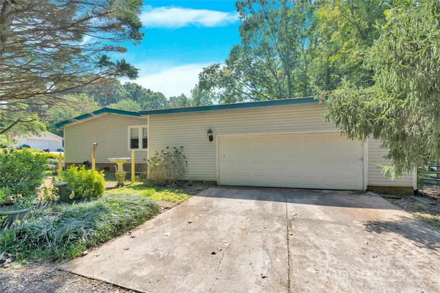 $230,000 | 985 Sentinal Oak Drive, Clover, SC 29710