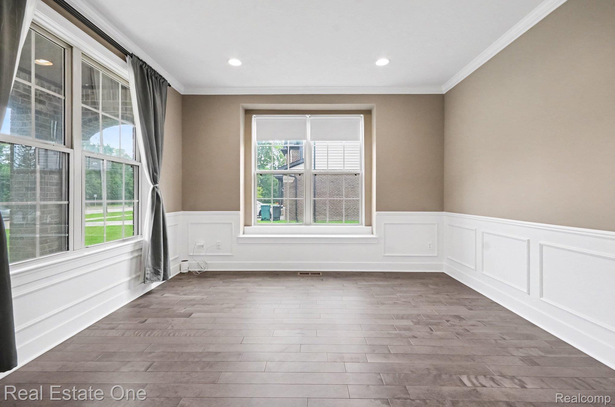 3499 John R Road Troy, MI 48083 - Photo 5 of 42 Beautiful wood floors thru-out