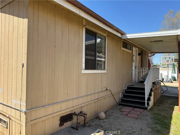 $2,100 | 2040 Parkridge Avenue, Norco, CA 92860