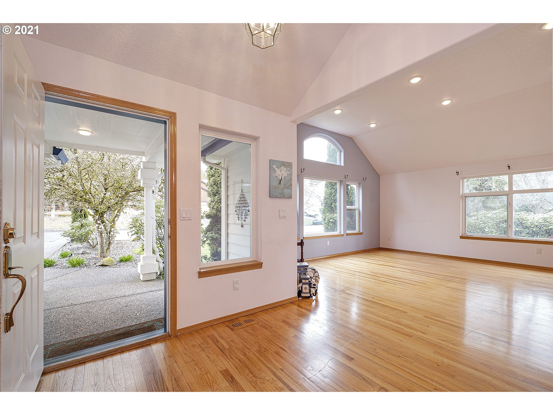 180 Meadow View Road Forest Grove, OR 97116 - Photo 4 of 32 Gallery Image 4