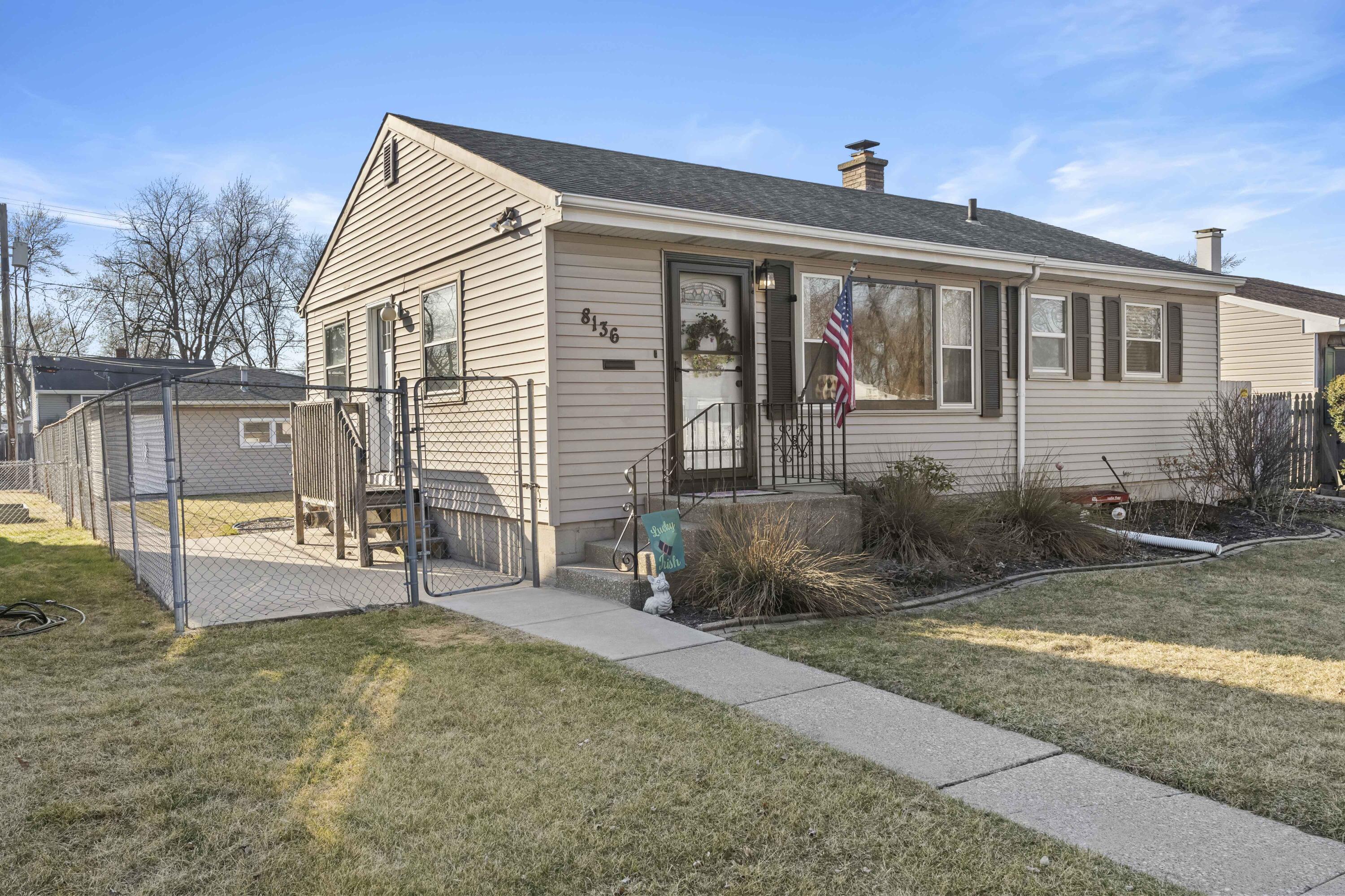8136 5th Street Highland, IN 46322 - Photo 2 of 24 3000x2000