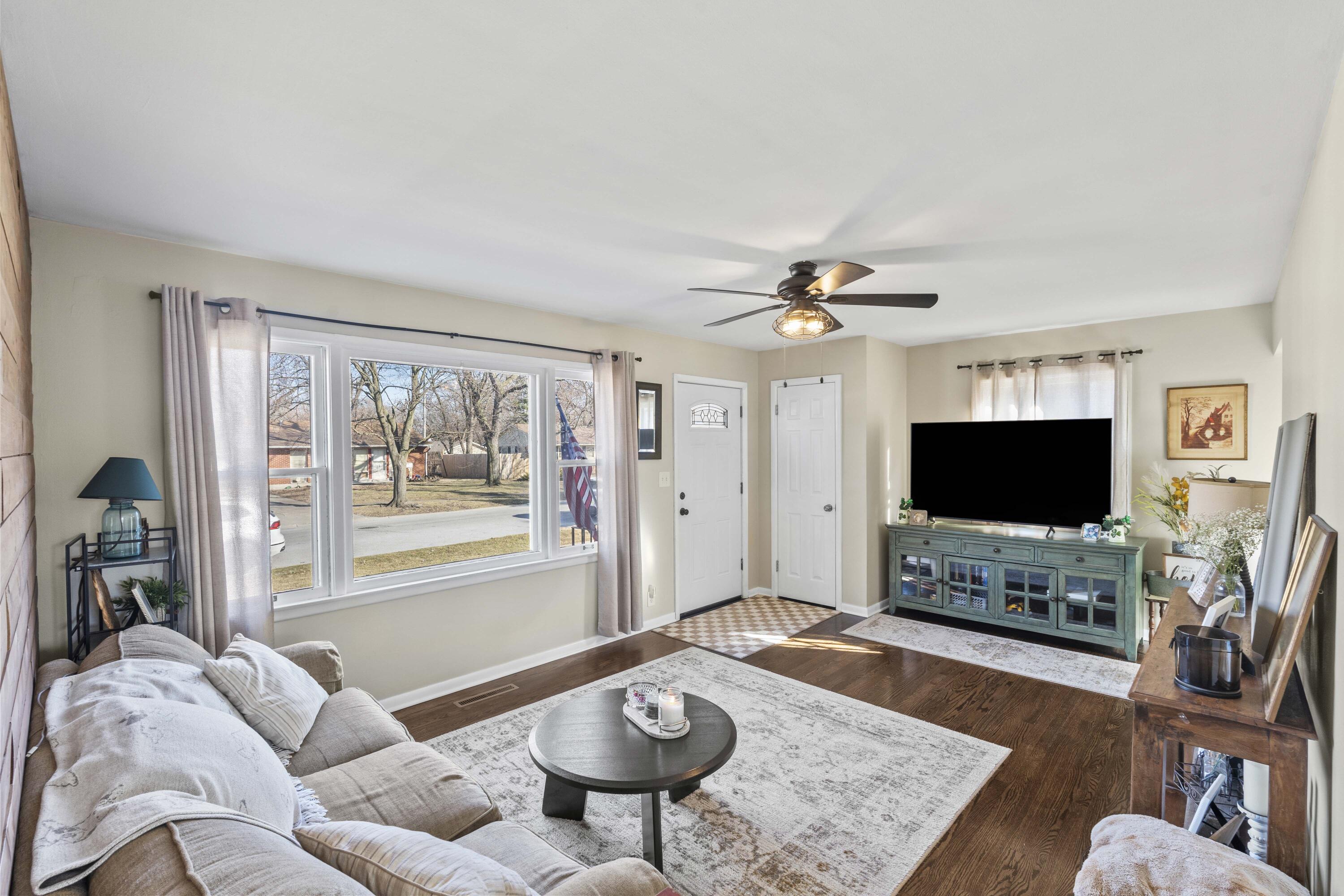 8136 5th Street Highland, IN 46322 - Photo 5 of 24 3000x2000