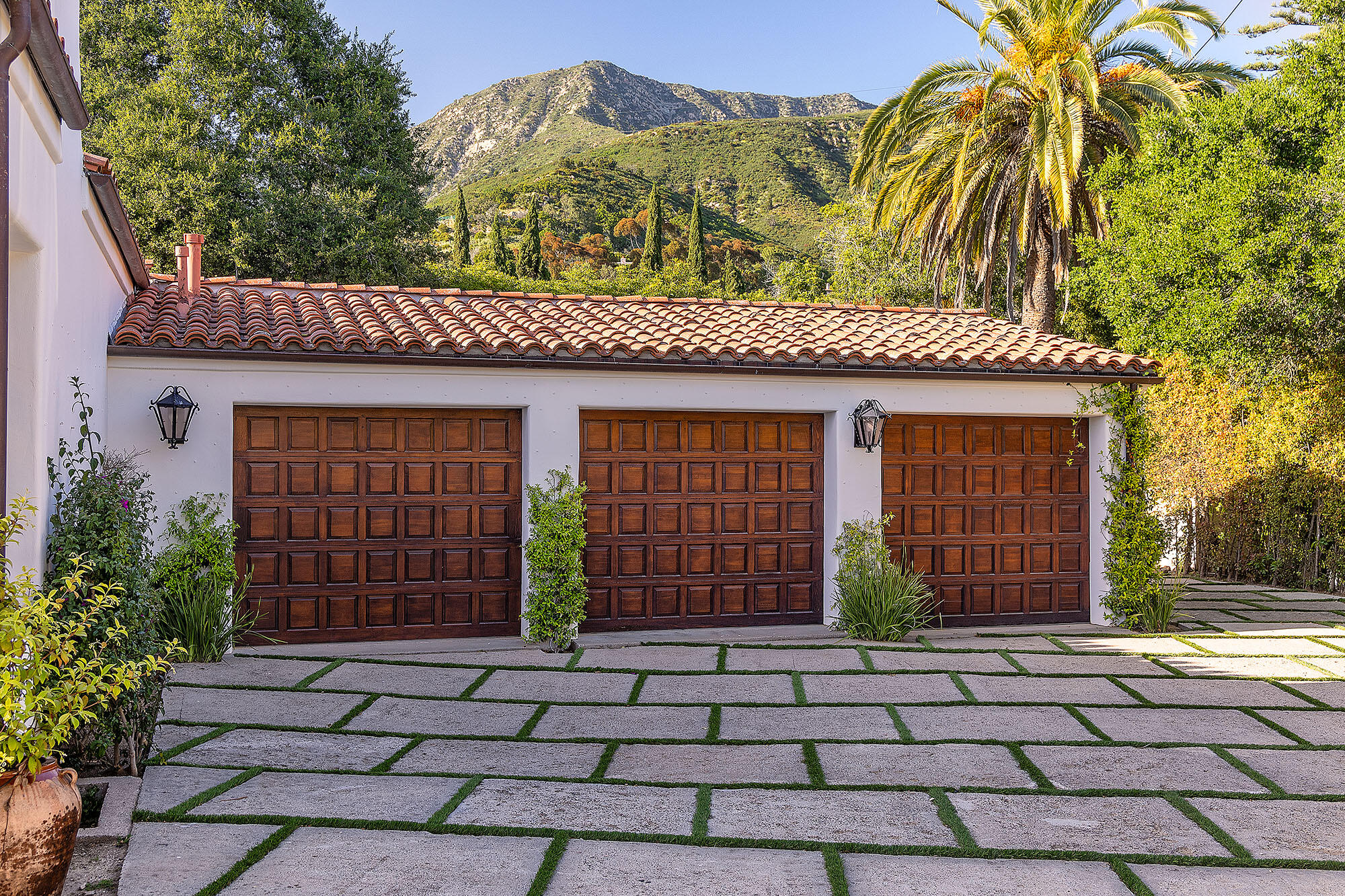 747 Via Manana Montecito, CA 93108 - Photo 29 of 49 a front view of a house