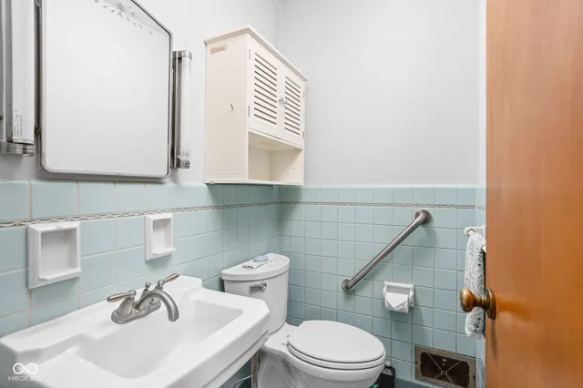 $325,000 | 7985 Kimlough Drive, Indianapolis, IN 46240