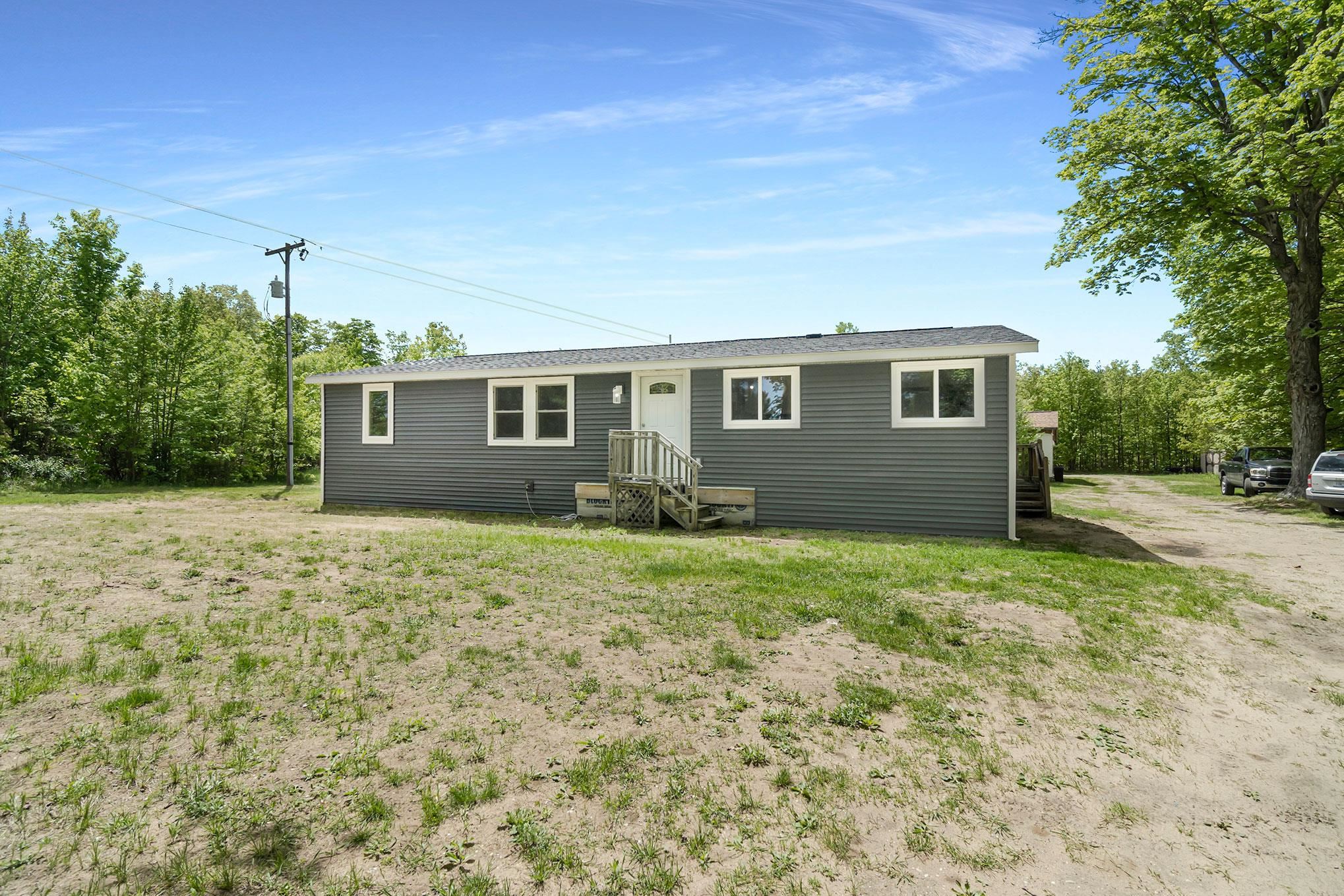458 South Weldon Road Beulah, MI 49617 - Photo 13 of 24 1900167-12.JPG