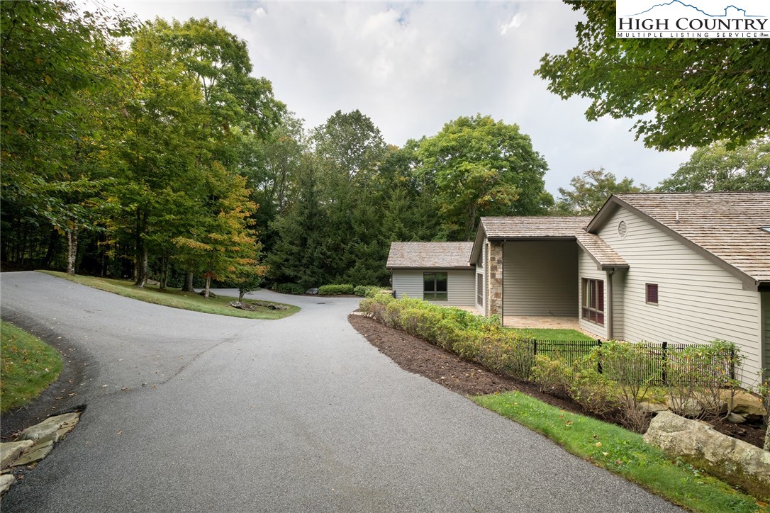 1020 Ridge Drive Linville, NC 28646 - Photo 4 of 21 Gallery Image 4