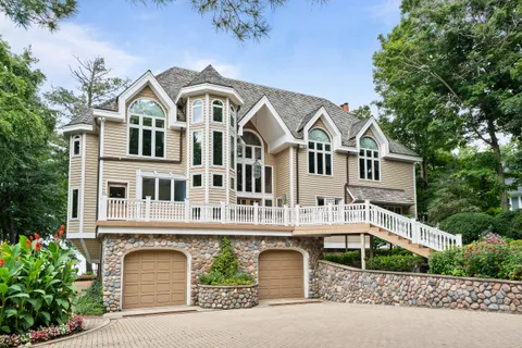 $10,995,000 | W2908 Walcowis Drive, Linn, WI 53147