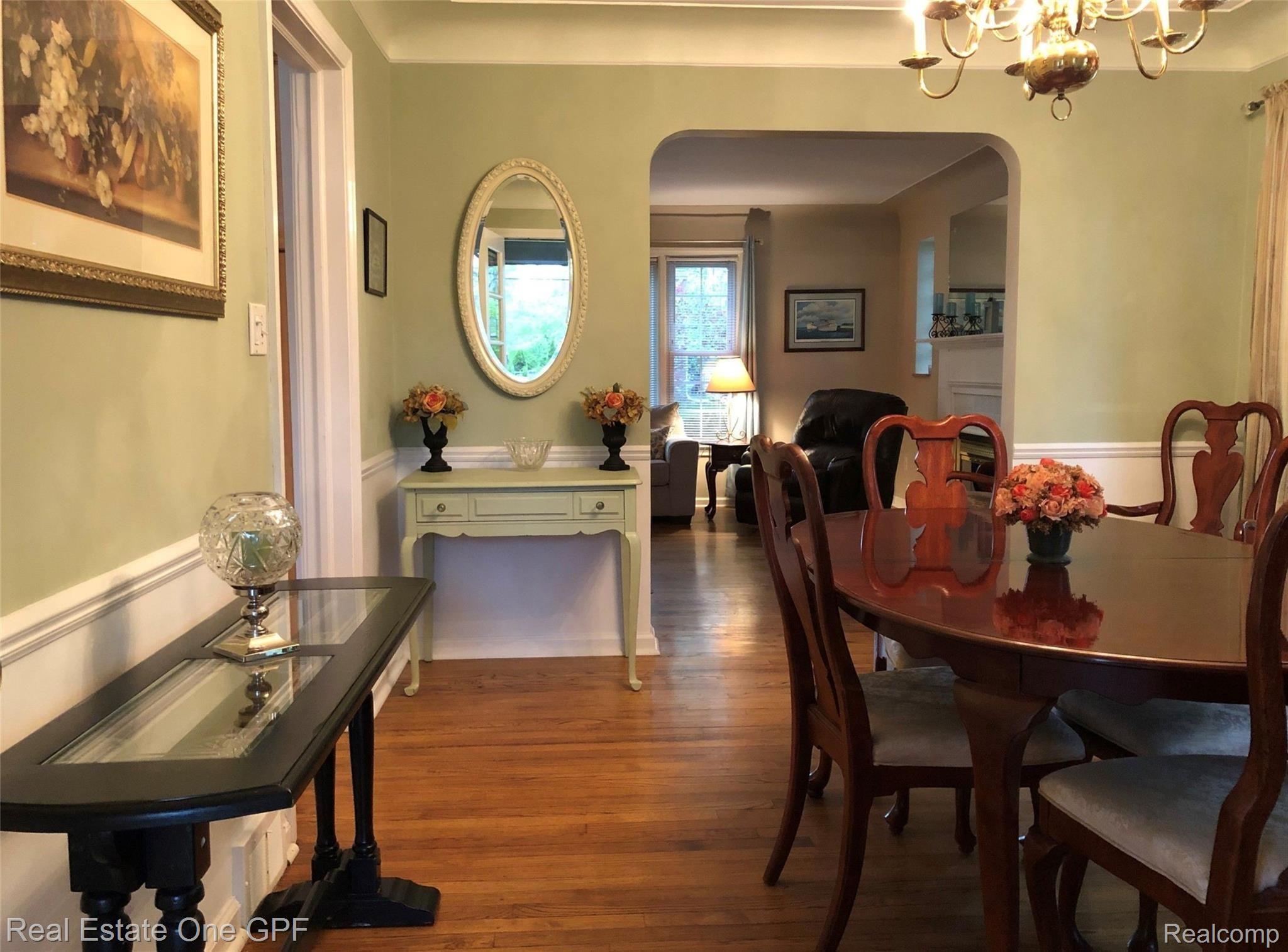 1876 Broadstone Road Grosse Pointe, MI 48236 - Photo 8 of 53 7.jpg