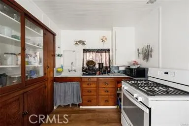 260 Pacific Street Morro Bay, CA 93442 - Photo 12 of 21 a kitchen with a stove and a cabinet