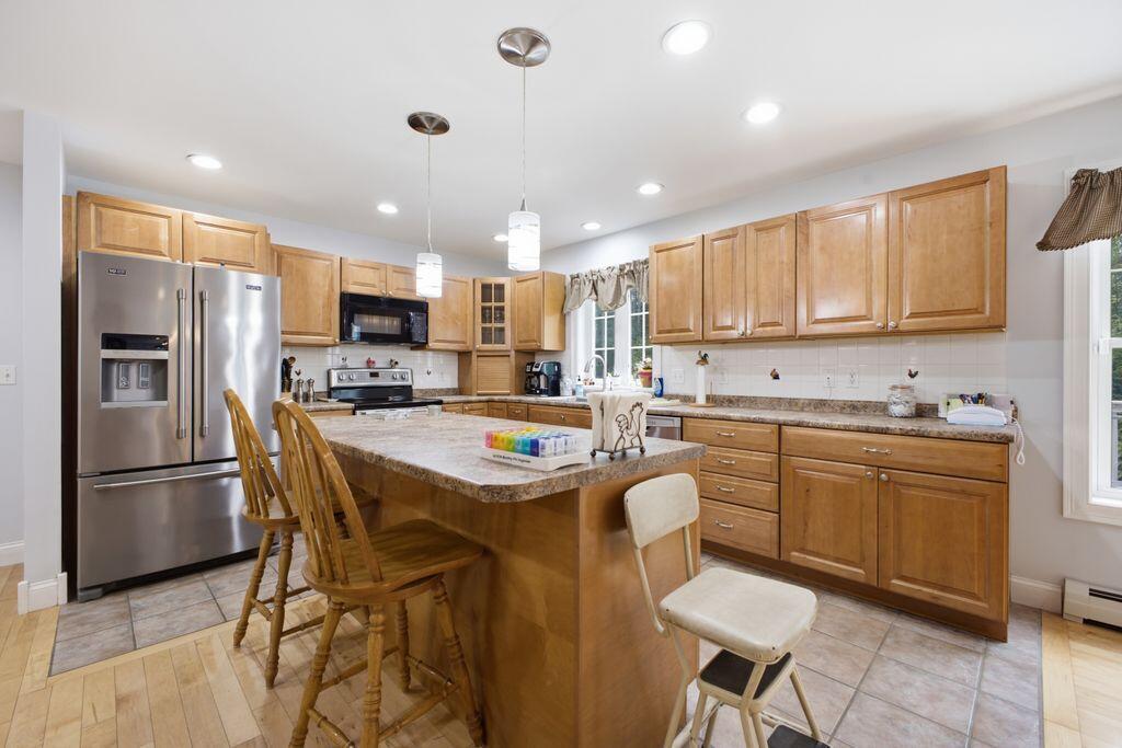22 Davis Road Buxton, ME 04093 - Photo 11 of 44 Kitchen