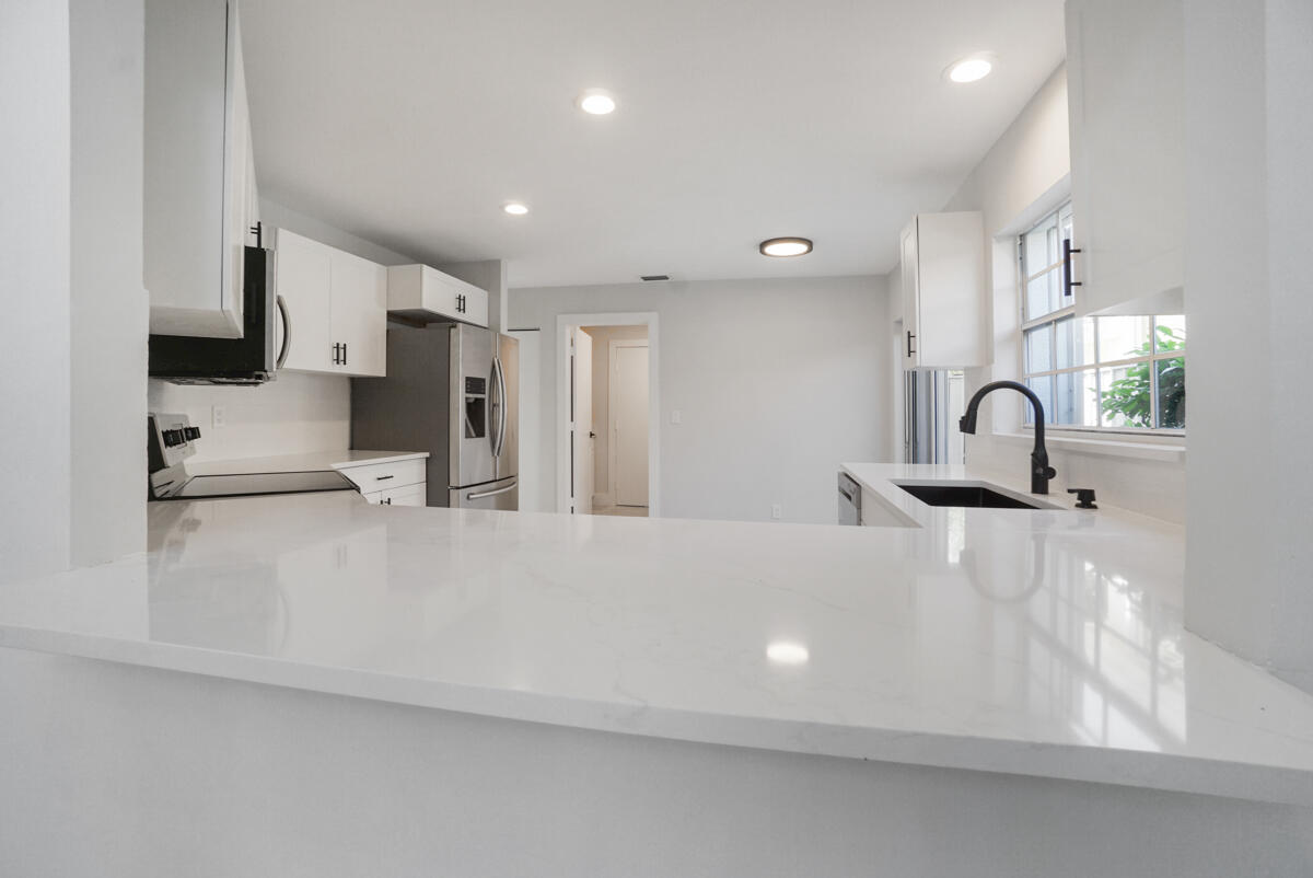 149 Eagleton Court Palm Beach Gardens, FL 33418 - Photo 15 of 49 Modern Kitchen