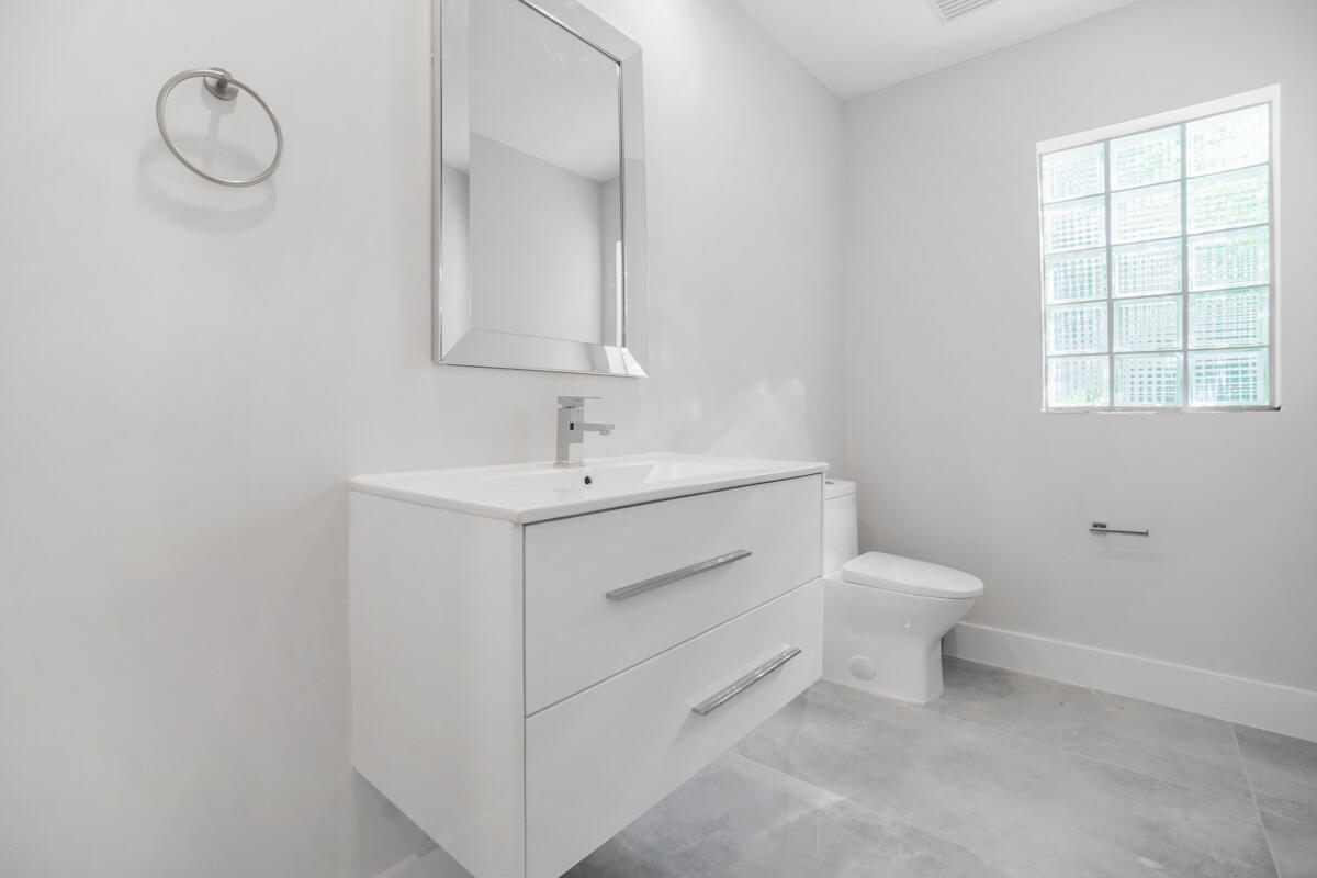 149 Eagleton Court Palm Beach Gardens, FL 33418 - Photo 18 of 49 1/2 Bath / Powder Room