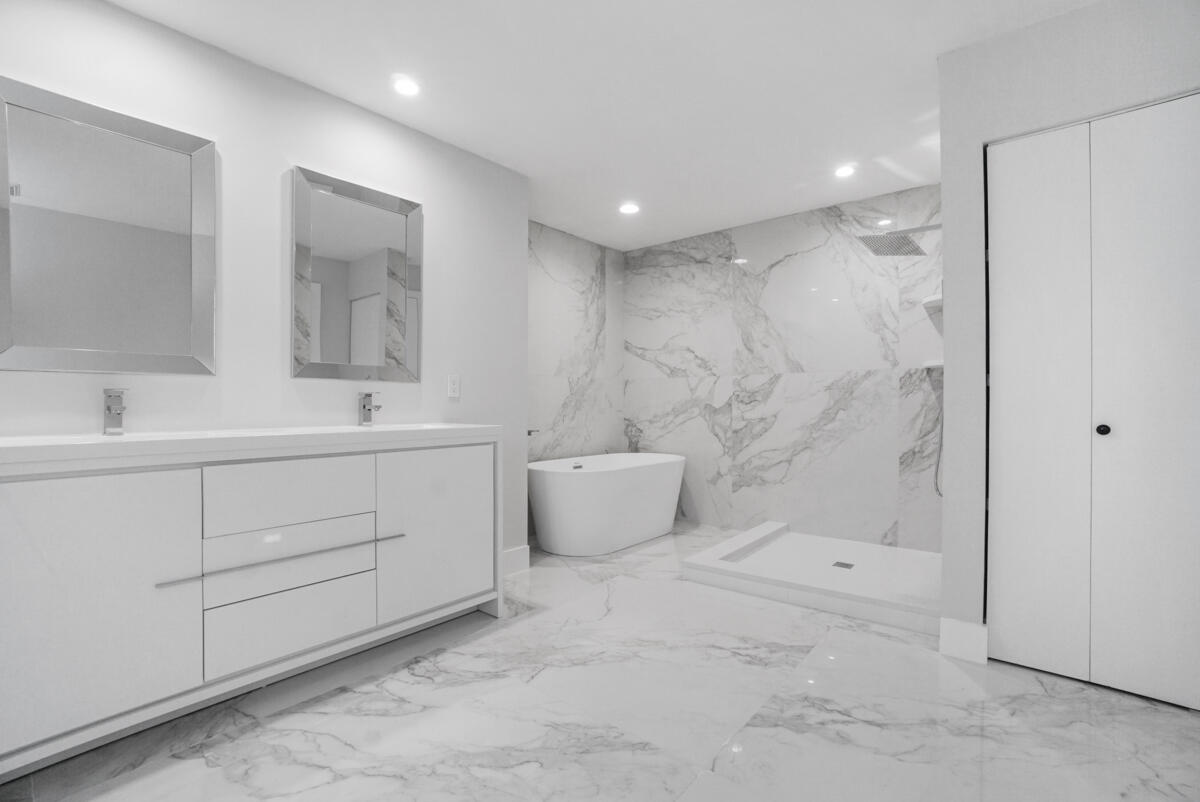 149 Eagleton Court Palm Beach Gardens, FL 33418 - Photo 24 of 49 Primary Bathroom