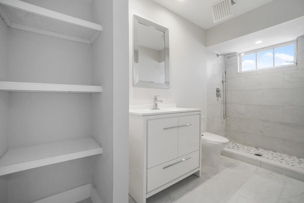 149 Eagleton Court Palm Beach Gardens, FL 33418 - Photo 30 of 49 2nd Bathroom