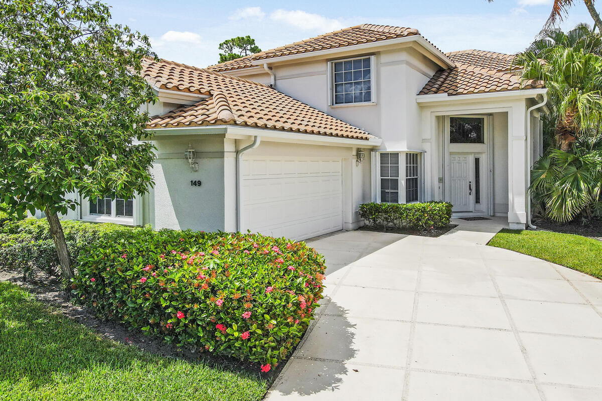 149 Eagleton Court Palm Beach Gardens, FL 33418 - Photo 3 of 49 149 Eagleton Court