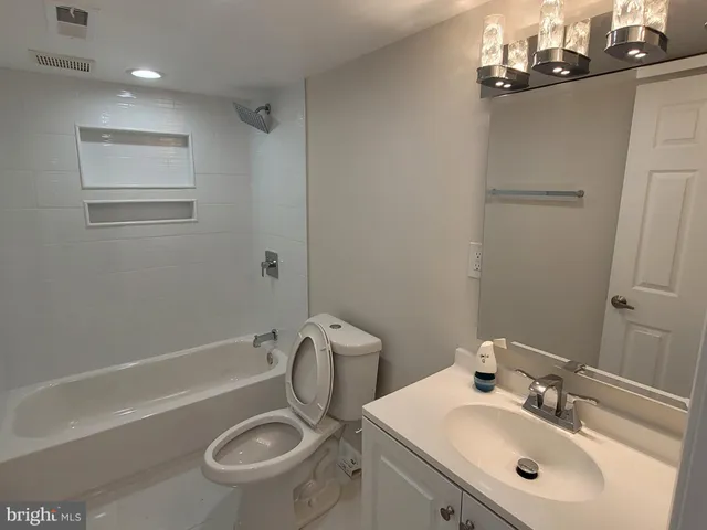 $400,000 | 1125 12th Street Northwest, Unit B1, Washington, DC 20005